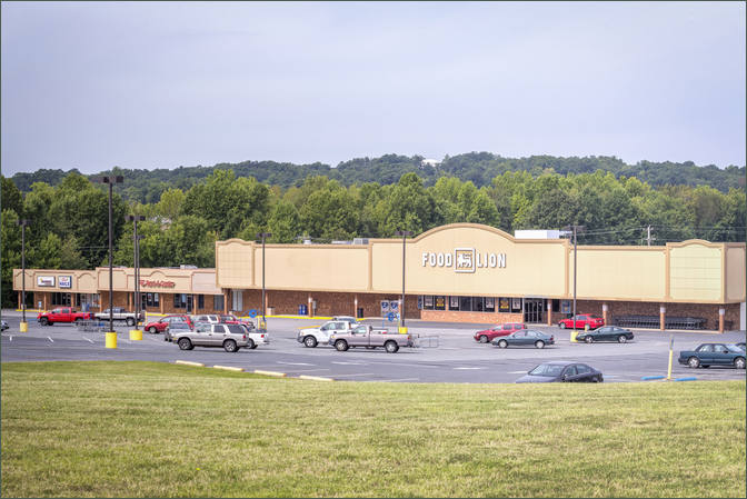                         	Crossroads Plaza
                        